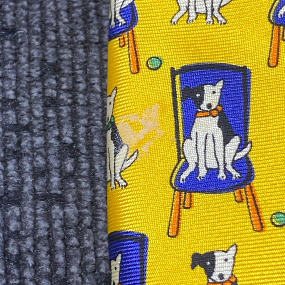 Yellow Dog Pattern Tie - Picture 3 of 7